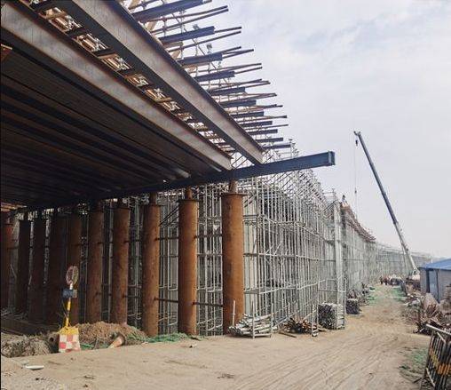 為什么盤扣腳手架比扣件式鋼管腳手架貴了2倍？ (圖3)